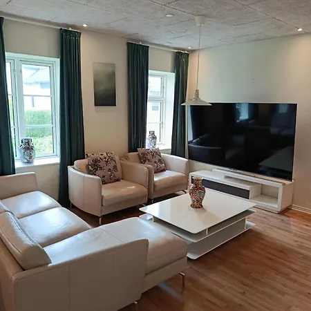 Daire House On Vellingtoft In - *