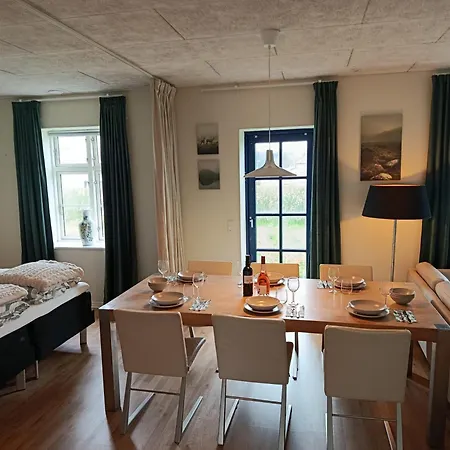 Daire House On Vellingtoft In - *